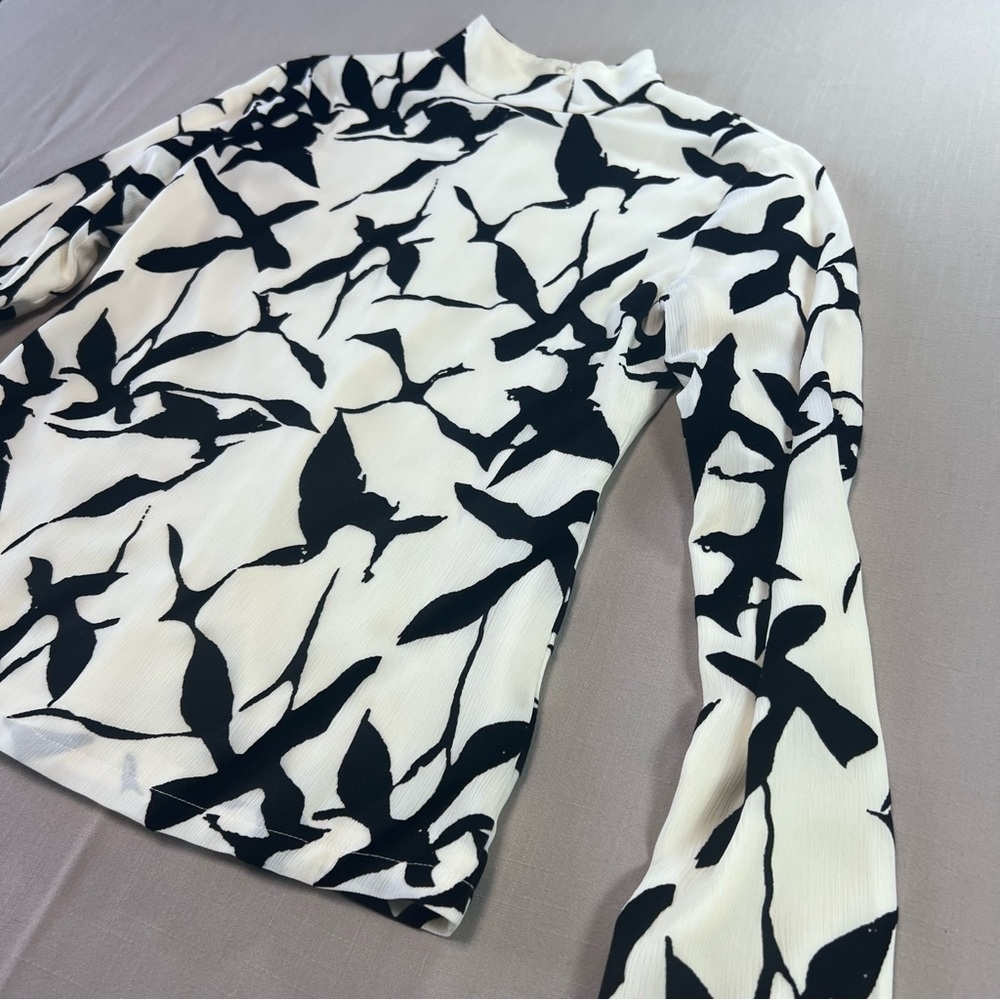 Hidemi Black & White Abstract Bird Print Mock Neck Top – Women’s Small - Picture 5 of 13